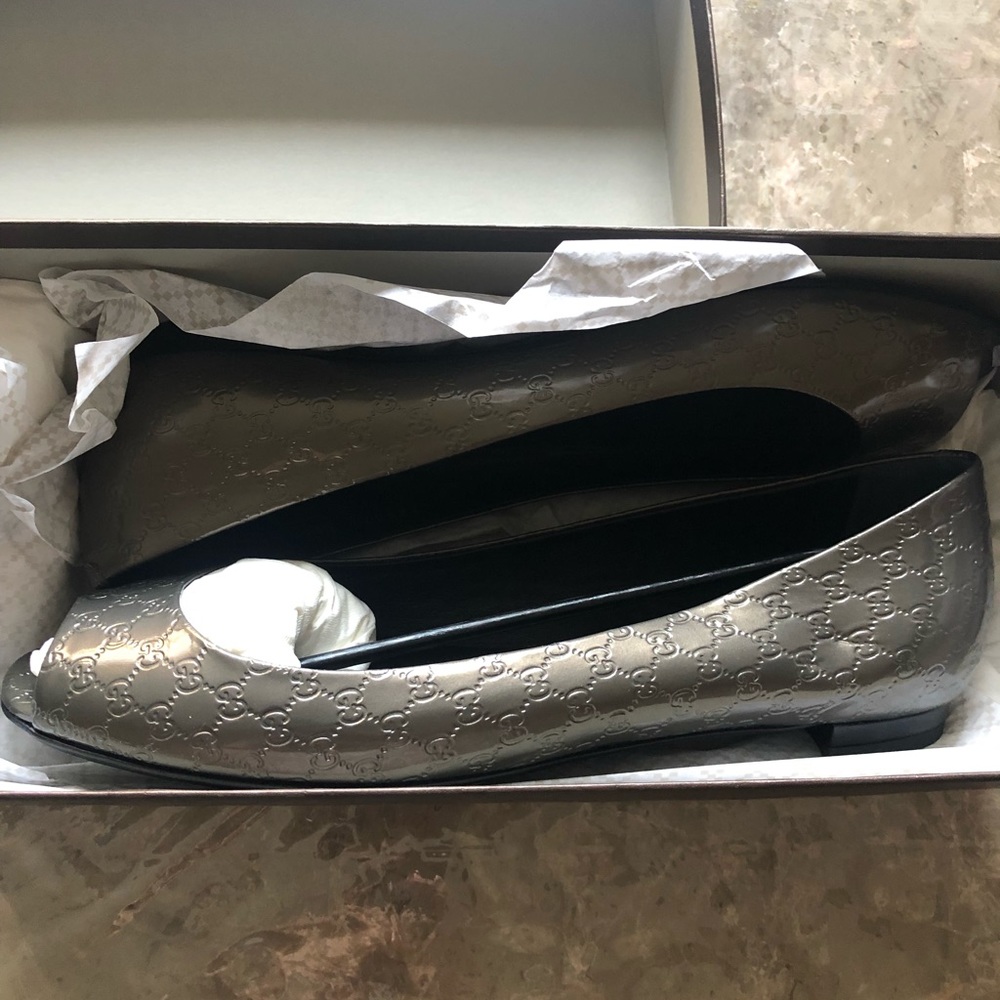 Gucci military green peep toe flats